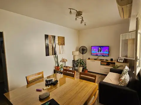 Depto de 3 ambientes refaccionado en un 2 piso x escalera interno pero muy luminoso  Bajas expensas 