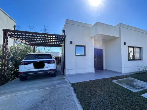 Casa en Venta en Pilar del Este - Santa Elena, USD 225.000