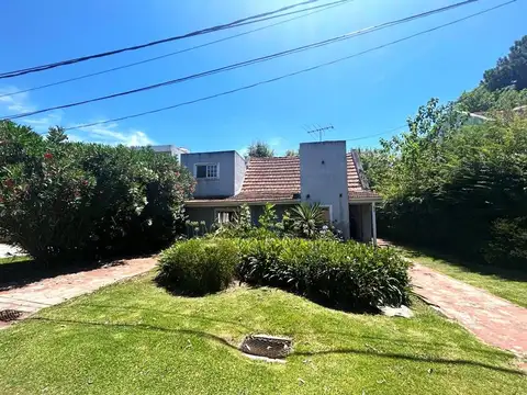 Casa en venta 4 ambientes con pileta