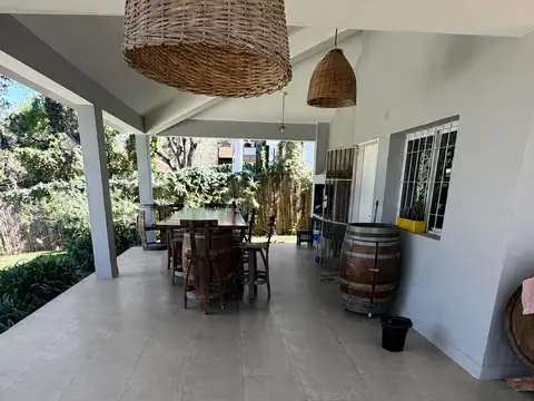 ALQUILER CASA 4 dormitorios con PILETA EN  SAN LORENZO zona Iglesia