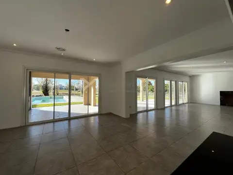 Casa 7 ambientes con 5 baños