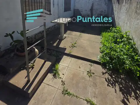 Casa Tipo PH 3 ambientes en Luis Guillón a refaccionar