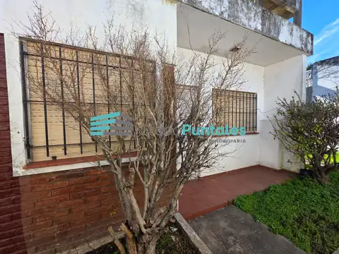 Casa Tipo PH 3 ambientes en Luis Guillón a refaccionar