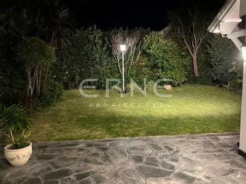 Casa de 5 amb. Playa Grande frente al Golf