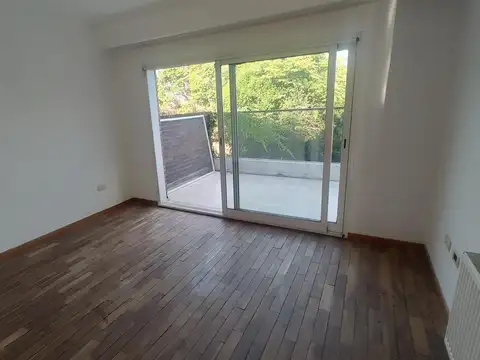 Venta de Casa de 5 dormitorios con Patio Verde y  Pileta - Fisherton