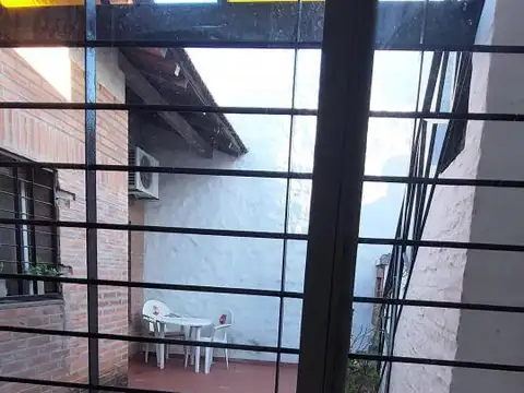 Excelente Casa 3 Ambientes con Cochera, Parrilla. Excelente Zona
