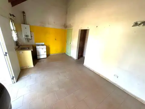 Casa 3 ambientes con 1 baño