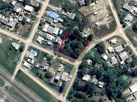 TERRENO CON MEJORAS - TRES PADRONES - 1500 M2