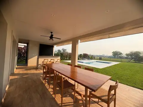 Casa en Alquiler en Haras Santa María, USD 1.950