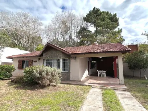 Venta casa 3 amb en Aguas Verdes con parque y galería