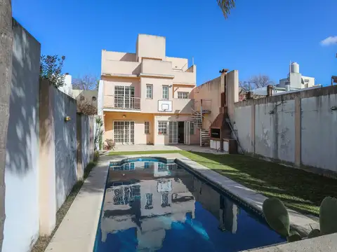 Casa 6 ambientes con 3 baños