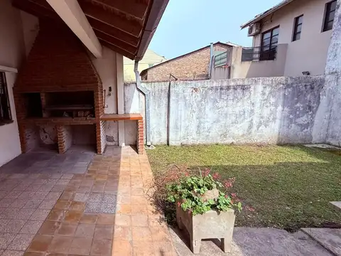 CASA EN VENTA WILDE 4 AMBIENTES PATIO APTA CREDITO