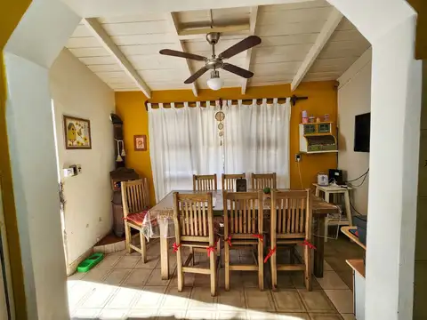 Casa 5 ambientes con 2 baños