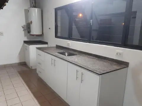 Casa en Alquiler con 1 cochera