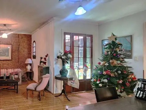 Casa 5 ambientes con 3 baños