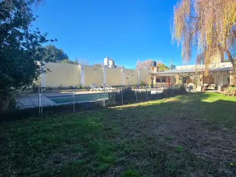 Casa 6 ambientes con 2 baños