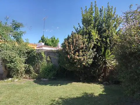 Casa 11 ambientes con 2 baños