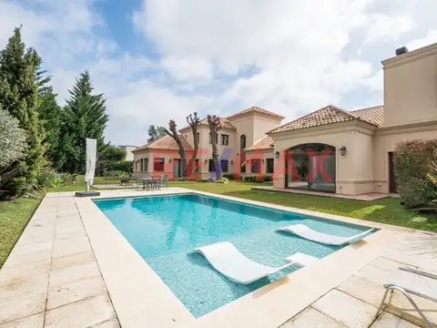 VENTA CASA 6 AMBIENTES DOBLE LOTE SAINT THOMAS 