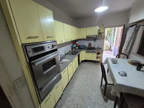 Casa 5 ambientes con 2 baños
