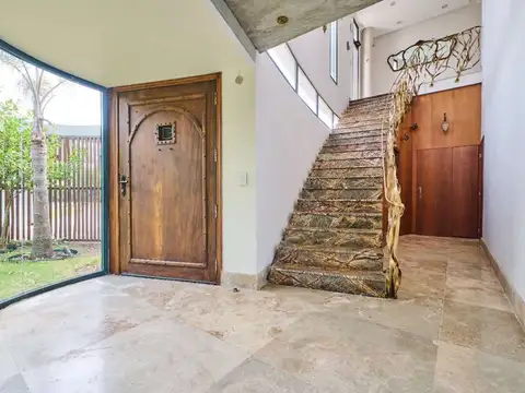 Casa en Venta con 5 cocheras