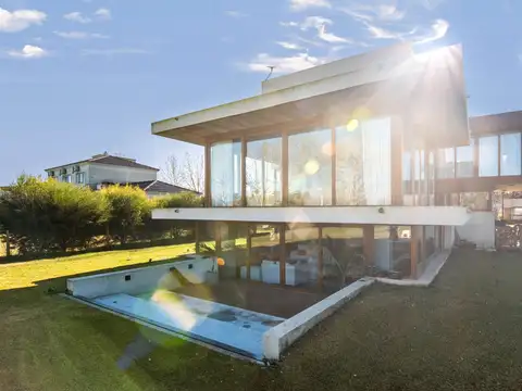 Casa en Venta con 1 cochera