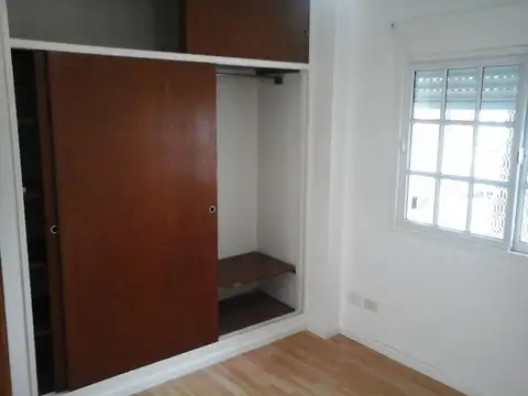   APTO CRÉDITO   TIPO CASA al frente 2 AMBIENTES con cochera