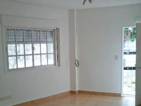 -- IDEAL INVERSOR --VENTA CON RENTA TIPO CASA al frente 2 AMBIENTES con cochera APTO CRÉDITO