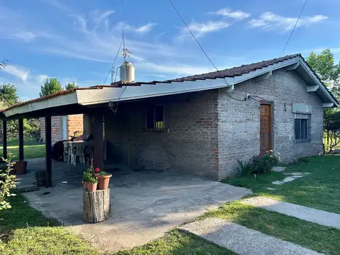 VENTA CASA - 3 AMBIENTES-GALPON- BARRIO PARQUE SAKURA-CALLE ALVEAR 300