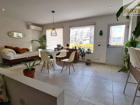 Depto Tipo Casa 4 ambientes con 2 baños