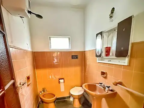 Casa 5 ambientes con 2 baños