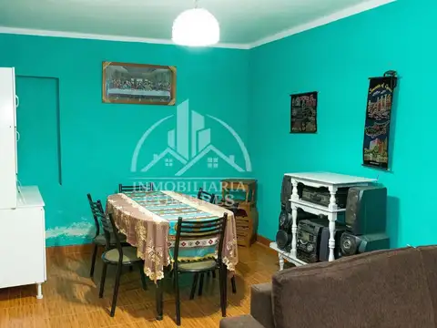 Casa 6 ambientes con 2 baños
