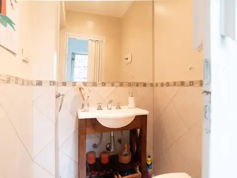 Casa en venta. 4 ambientes. Terraza Propia. Cocheras.