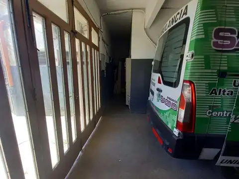 Galpón, local comercial y oficinas  a 200 mts de Aristobulo del Valle