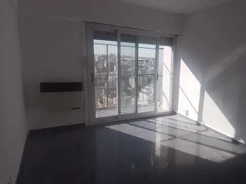 OPORTUNIDAD !DEPTO 4 AMB CON BALCÓN PISO ALTO EN CABALLITO