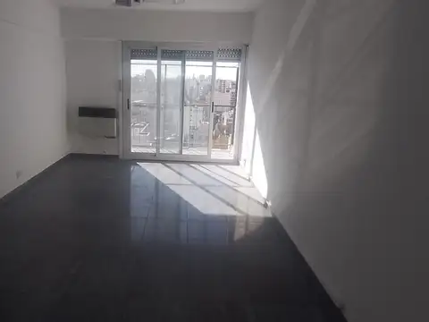 OPORTUNIDAD !DEPTO 4 AMB CON BALCÓN PISO ALTO EN CABALLITO