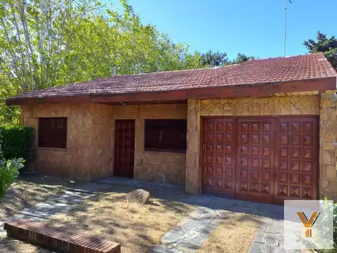 Casa en venta - 2 dormitorios 2 baños - cochera - 562mts2 - Santa Teresita