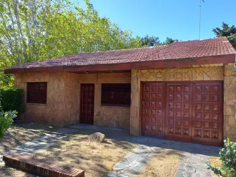 Casa en venta - 2 dormitorios 2 baños - cochera - 562mts2 - Santa Teresita