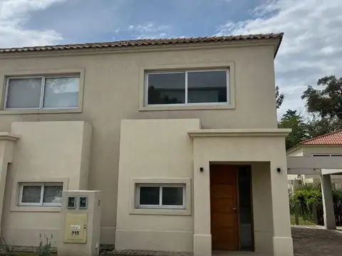 Casa en venta en Saravi Village, Pilar.