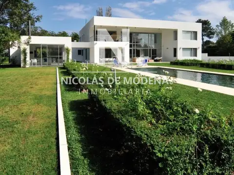 Casa 4 ambientes con 3 baños