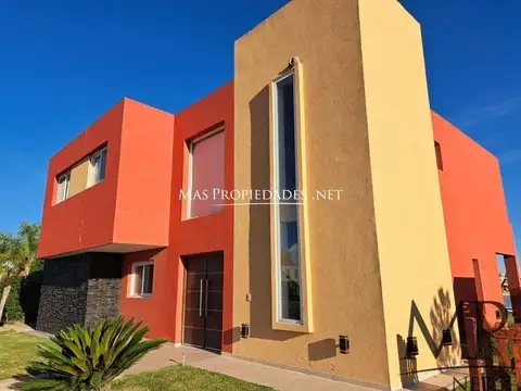 Venta Casa a la laguna en Horizontes al Sur 5 Dormitorios Canning