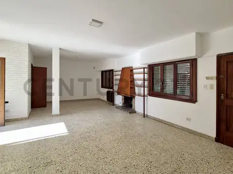 Casa 6 ambientes con 2 baños