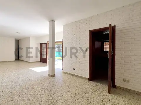 Casa en Alquiler con 6 cocheras
