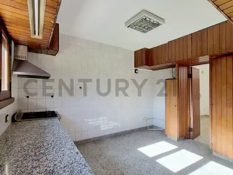 CASA DE 3 DORMITORIOS EN ALQUILER, CITY BELL