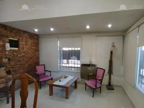 Casa en Venta con 3 cocheras