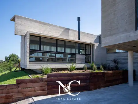 Casa 6 ambientes con 4 baños