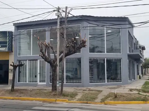 Local en Alquiler en Villa Luzuriaga, USD 2.000