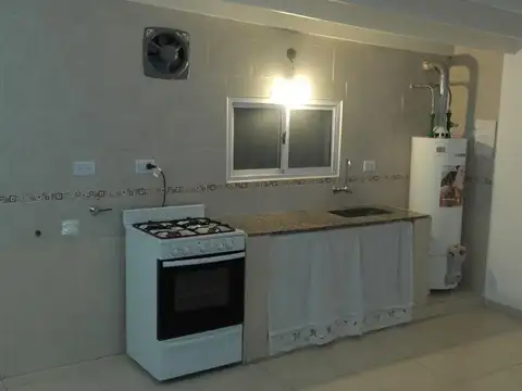 Casa 3 ambientes con 1 baño