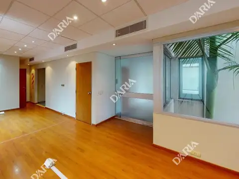 Oficina en venta y alquiler en San Isidro.