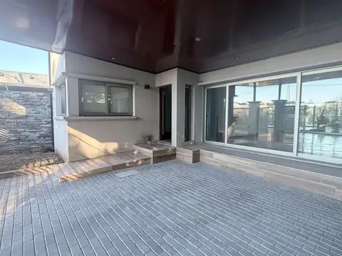 Casa 5 ambientes con 2 baños