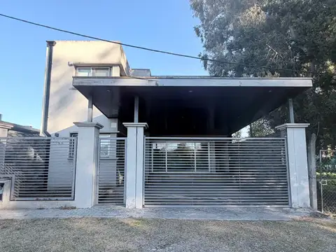 Casa en venta Joaquin Gorina - 4 dormitorios - parque y pileta